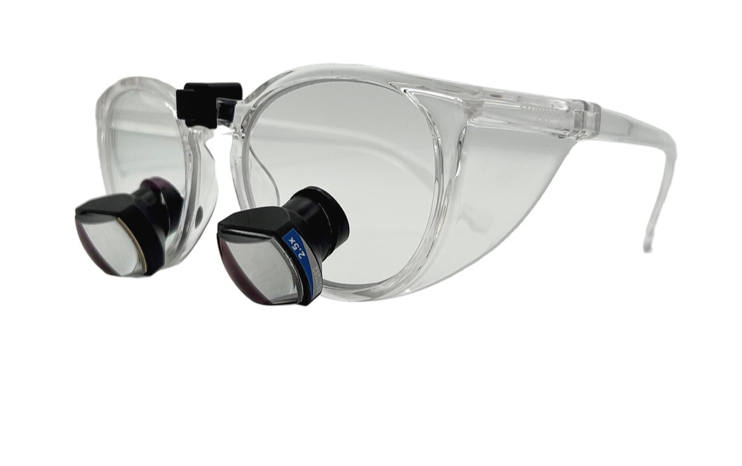 Transparente Designs-for-Vision-Lupenbrille mit individueller TTL-Optik